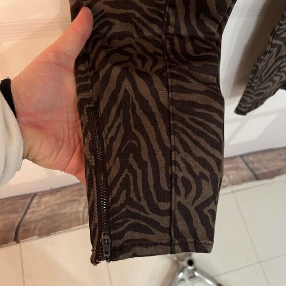 🔥🔥5 for $25🔥🔥 White House Black Market Animal Print Skinny Crop Pants Size 2 - Picture 5 of 13